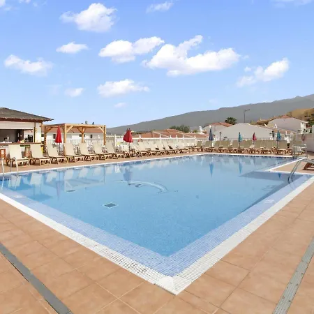 Golden Holidays, Heated Pool, Air Con, Internet, Parking 아파트 아데제