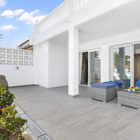 Golden Holidays, Heated Pool, Air Con, Internet, Parking 아파트