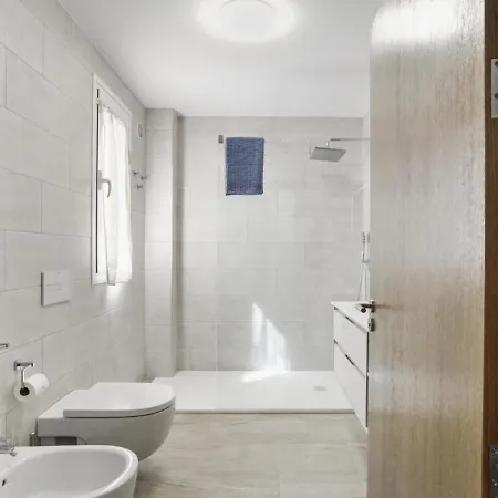 아파트 Golden Holidays, Heated Pool, Air Con, Internet, Parking 아데제
