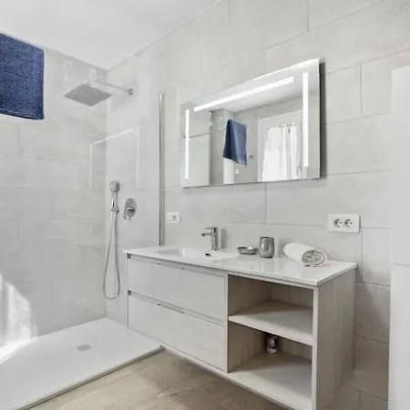 Golden Holidays, Heated Pool, Air Con, Internet, Parking 아데제