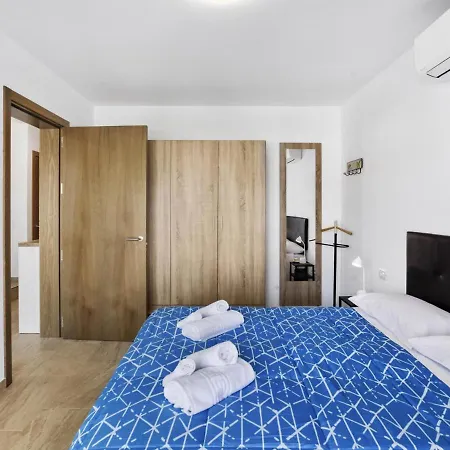 Golden Holidays, Heated Pool, Air Con, Internet, Parking 아파트 *