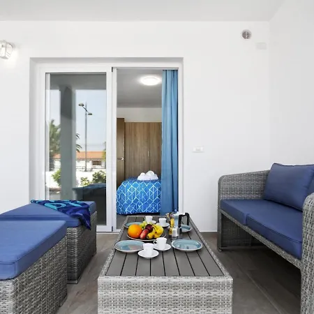 Golden Holidays, Heated Pool, Air Con, Internet, Parking 아파트